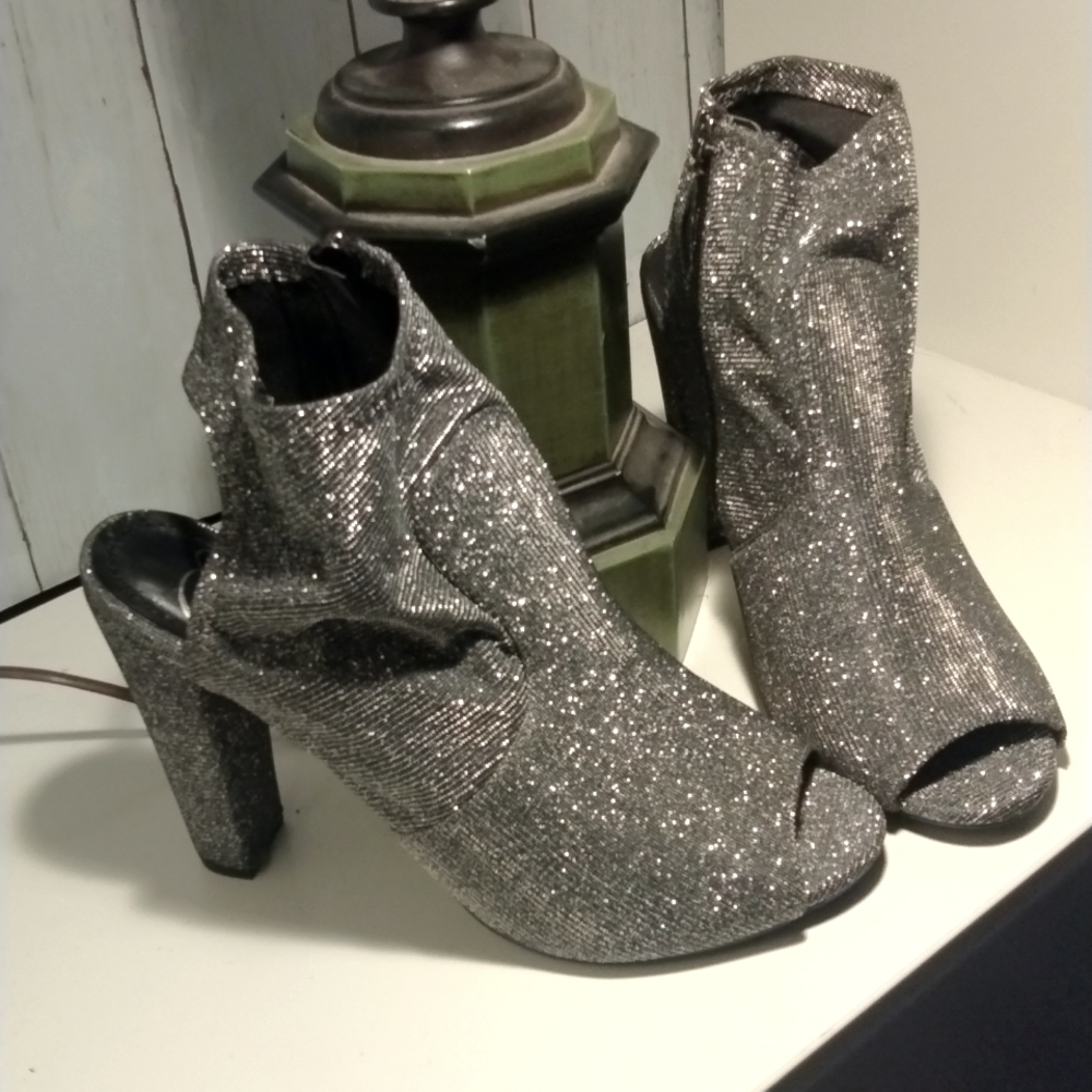 Heels - Picture 3 of 10